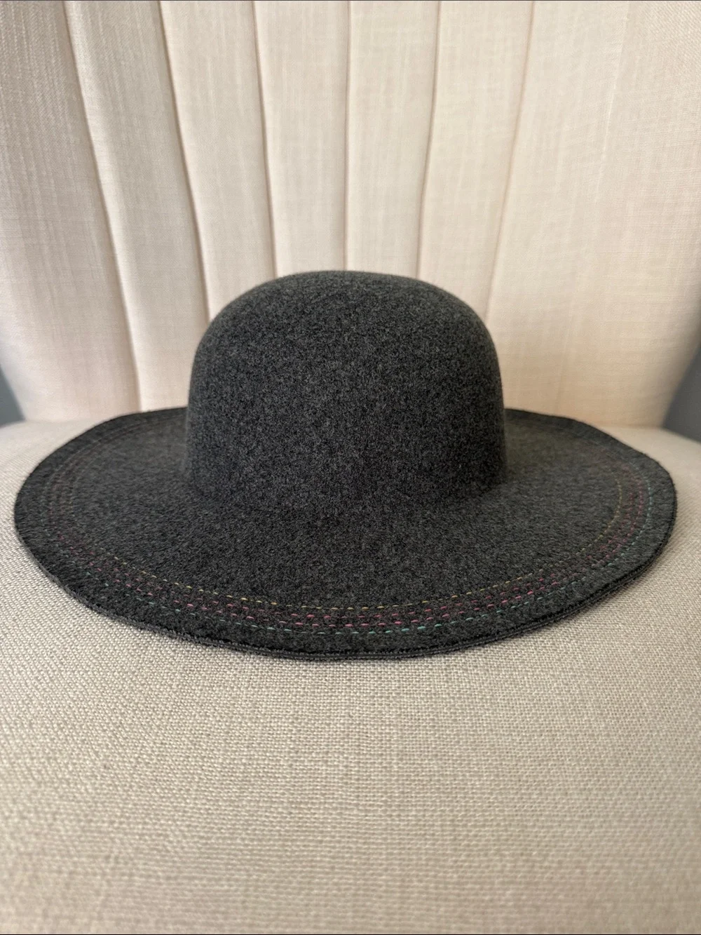 Toddler girl felted polyester dark GRAY wide brim hat rainbow stitching Target